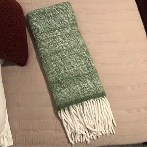 Eight Mood Lucy Sweden Natural Wool and Acrylic Throw Blanket Green